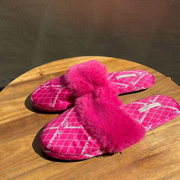 Victoria’s Secret Satin Signature Slipper Size Large 9-10 - Picture 1 of 10